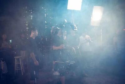 劇本創(chuàng)作、影視劇拍攝制作,作曲、編曲、錄音、混音,宣傳包裝推廣,這個(gè)團(tuán)隊(duì)一站式搞定